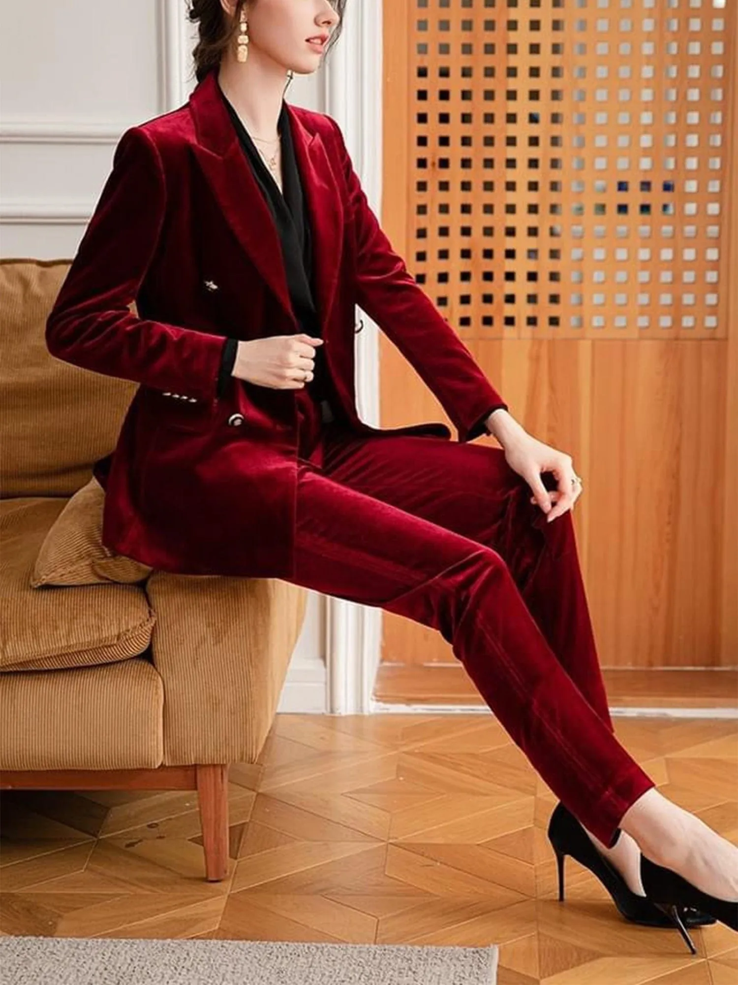 2 Piece Burgundy Velvet Double Breasted Peak Lapel Women Suit