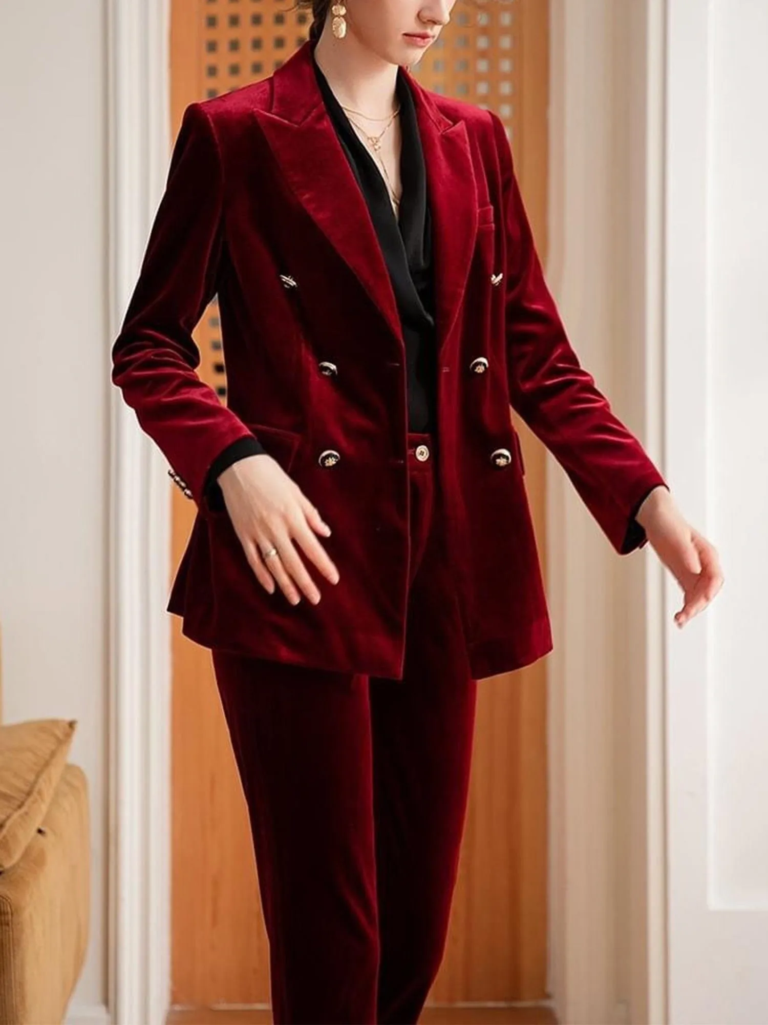 2 Piece Burgundy Velvet Double Breasted Peak Lapel Women Suit