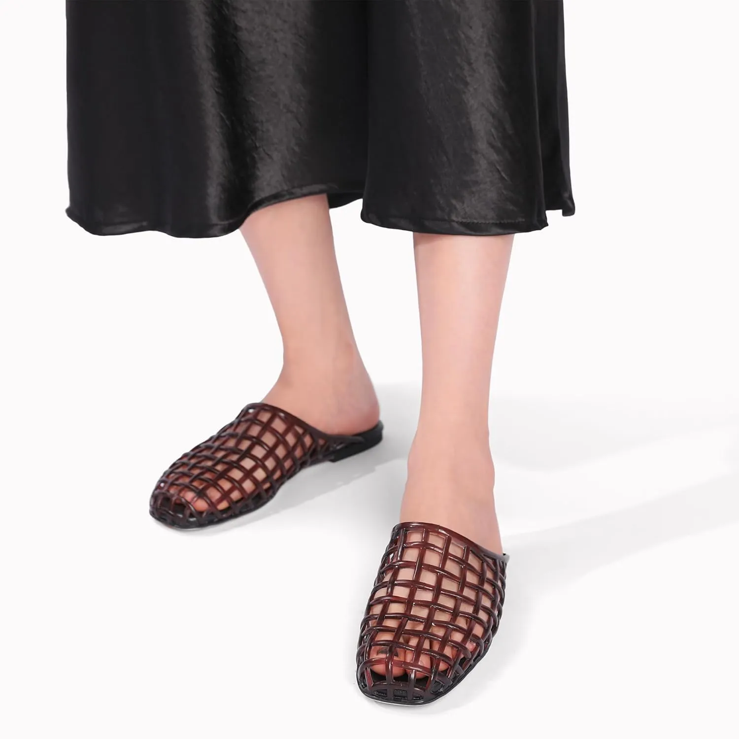 Clear Jelly Shoes for Women Slip on Mesh Slides Comfortable Closed Toe Jelly Flats Sandals Casual Summer Beach Slippers.