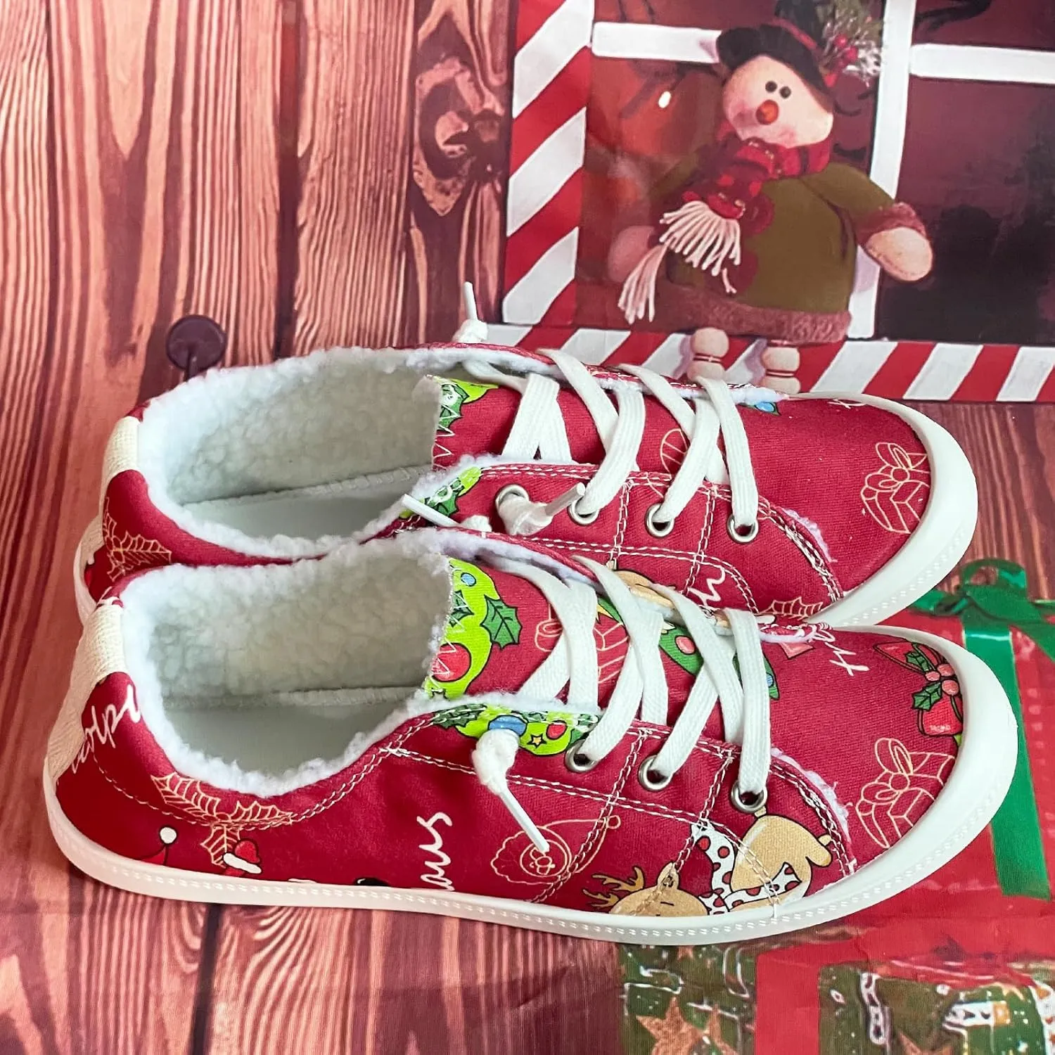 Festive Christmas-Themed Canvas Sneakers for Cheerful, Fashionable Young Girls