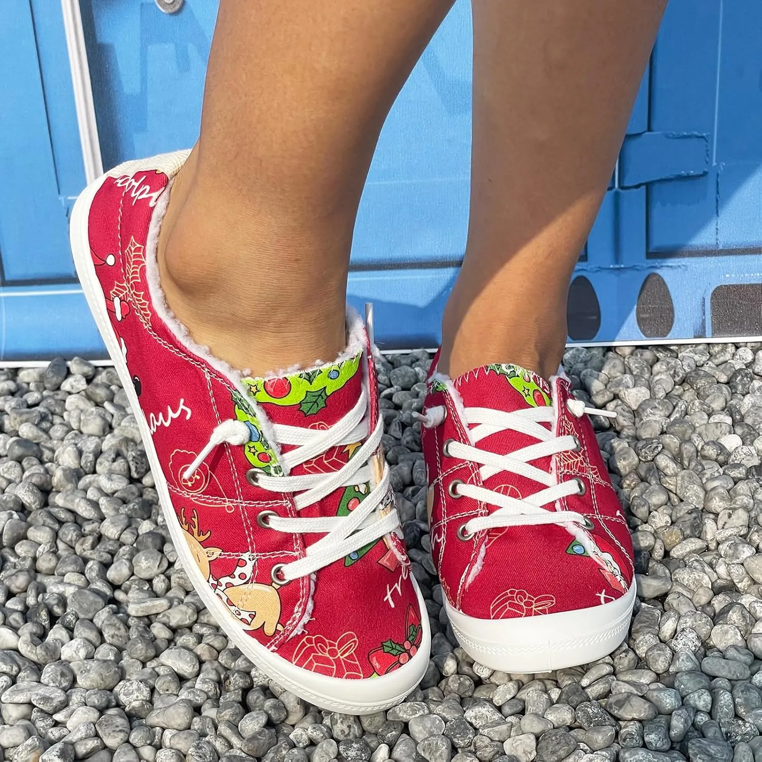 Festive Christmas-Themed Canvas Sneakers for Cheerful, Fashionable Young Girls