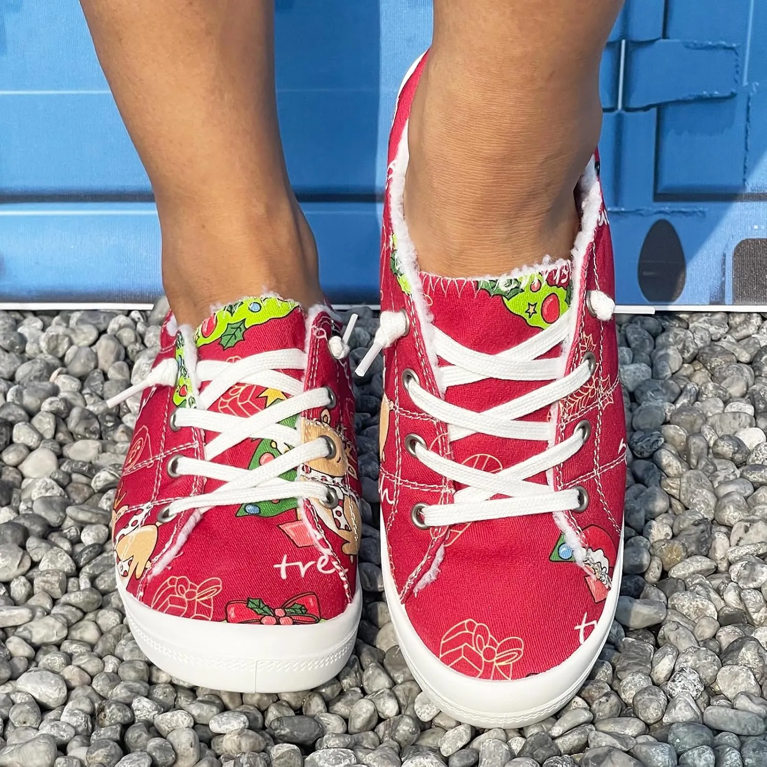 Festive Christmas-Themed Canvas Sneakers for Cheerful, Fashionable Young Girls