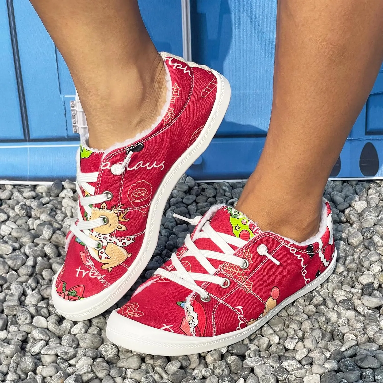 Festive Christmas-Themed Canvas Sneakers for Cheerful, Fashionable Young Girls