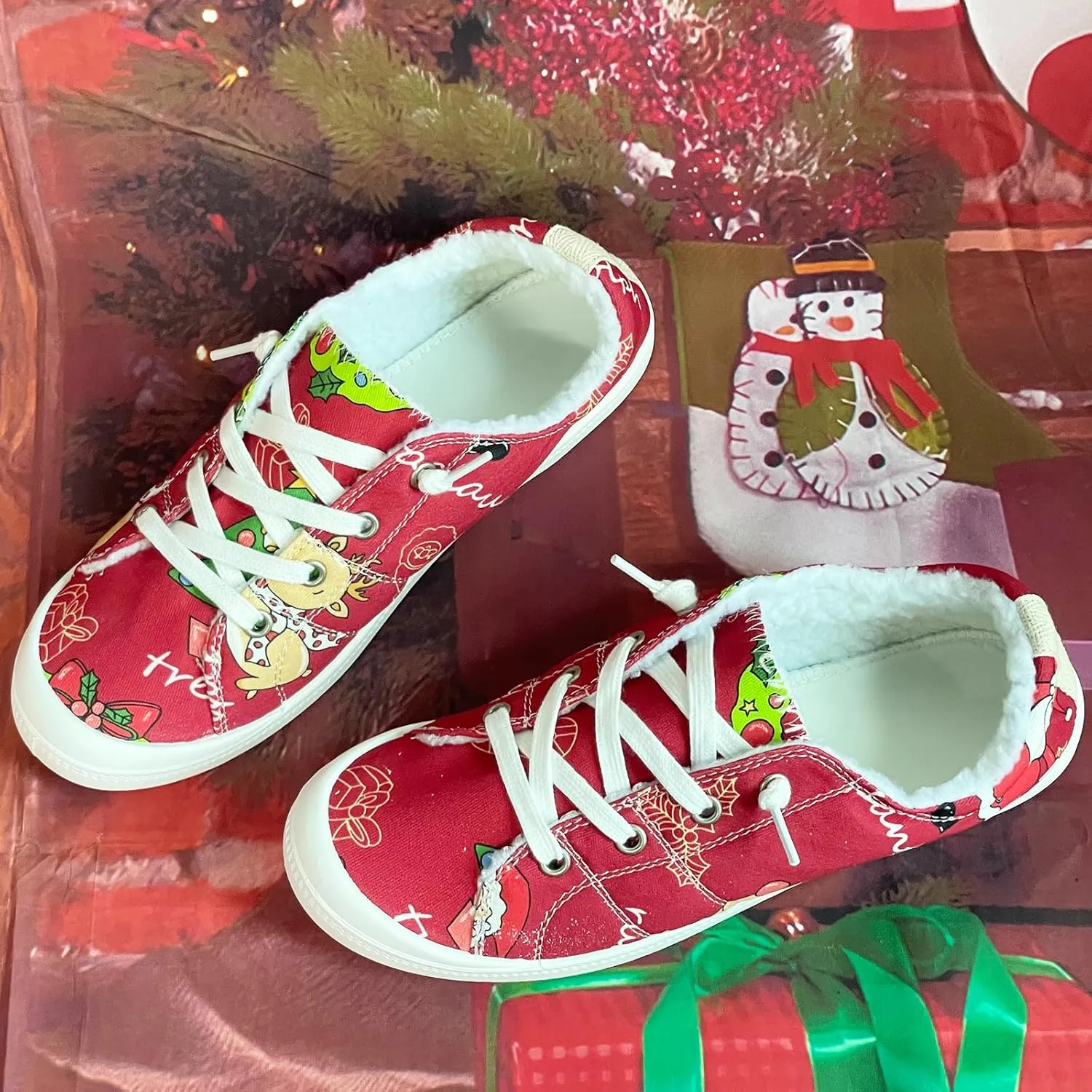 Festive Christmas-Themed Canvas Sneakers for Cheerful, Fashionable Young Girls
