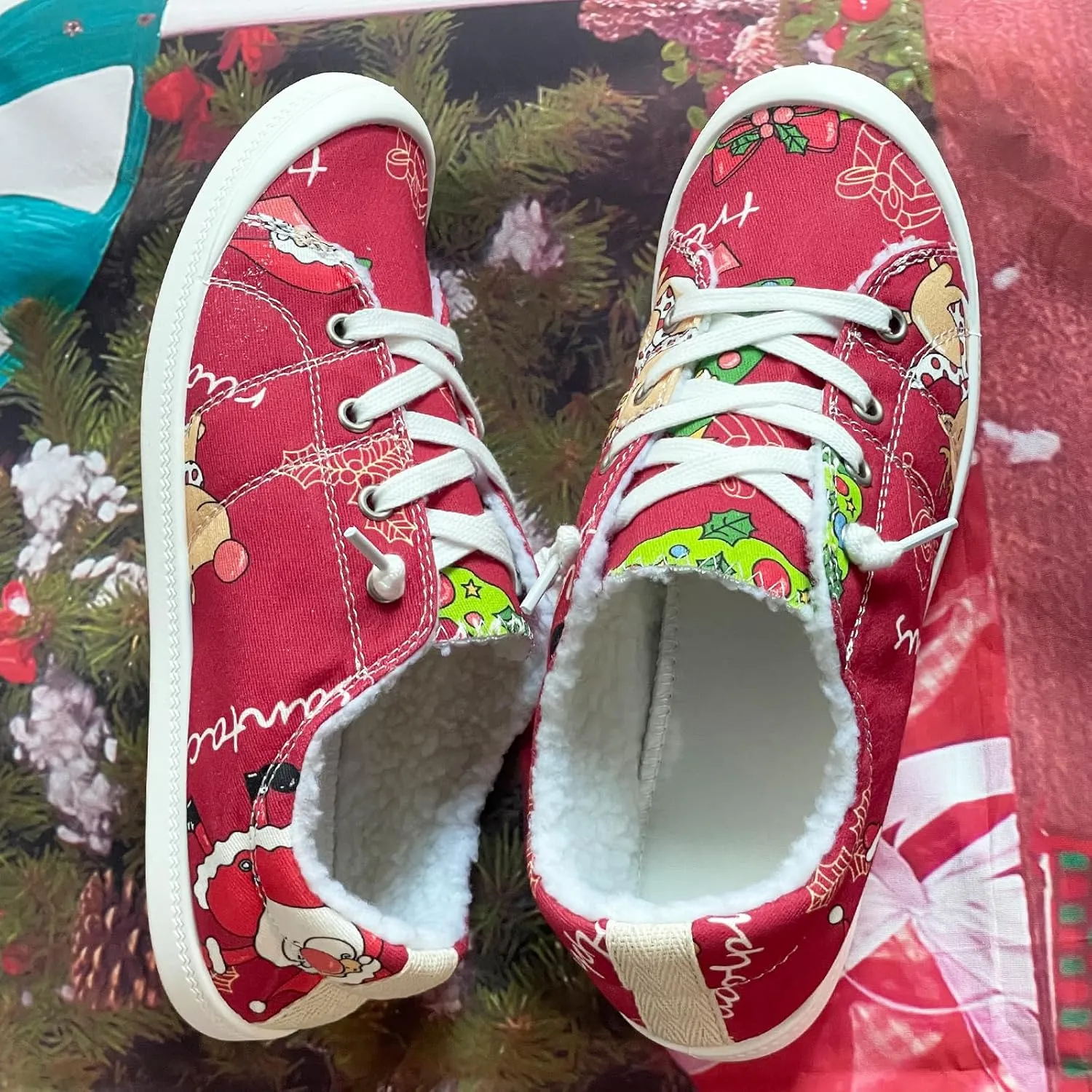 Festive Christmas-Themed Canvas Sneakers for Cheerful, Fashionable Young Girls