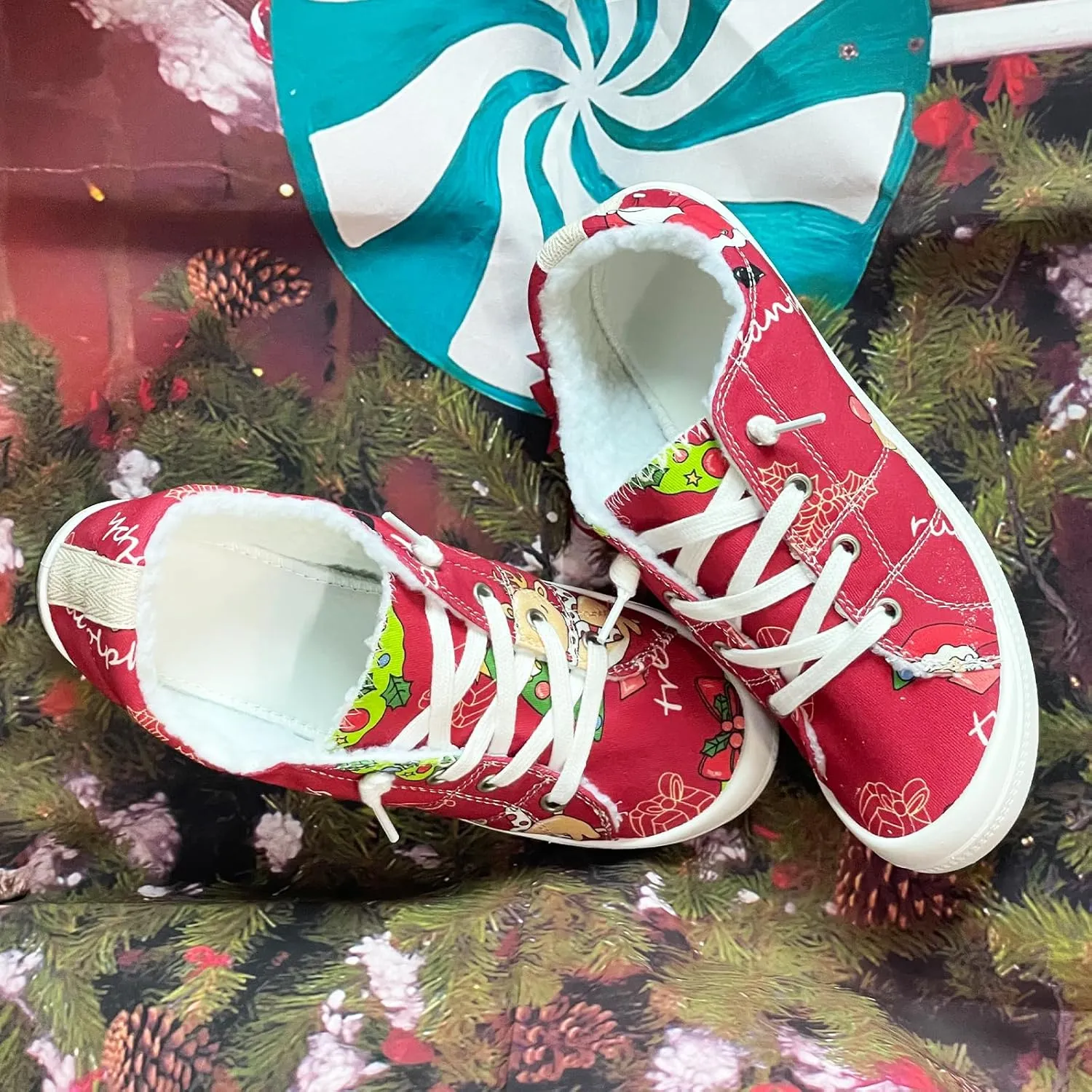 Festive Christmas-Themed Canvas Sneakers for Cheerful, Fashionable Young Girls