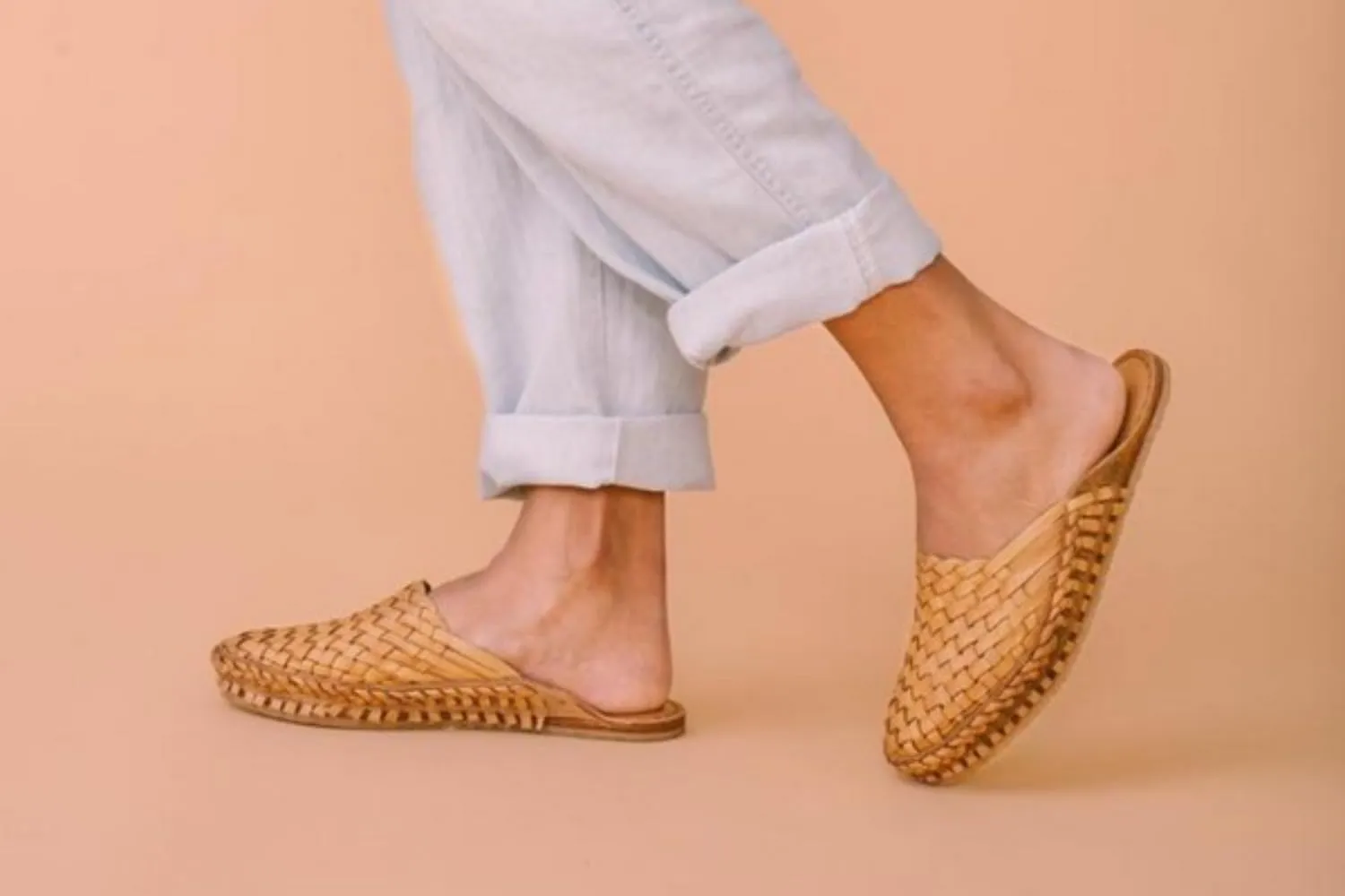 Huaraches Women Men Water Sandals Mexican Leather Woven Non-Slip Closed Toe Shower Slides Waterproof Comfort Summer Walking Shoes Chunky Low Heel House Slippers Vacations Parties Indoor Outdoor