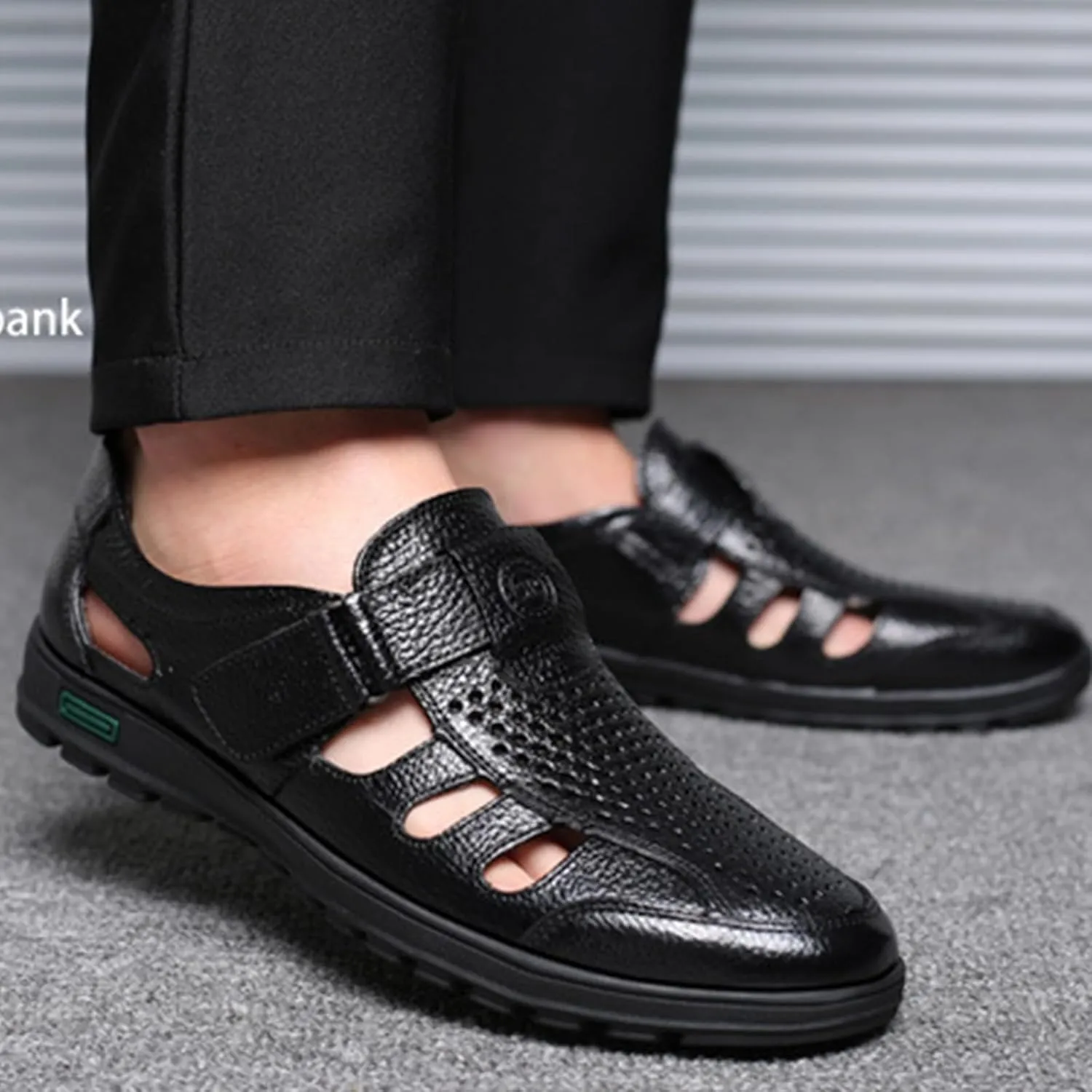 Large size fashion men's solid color retro head layer cowhide leather upper open toe sandals, comfortable non-slip hook-and-loop breathable beach shoes