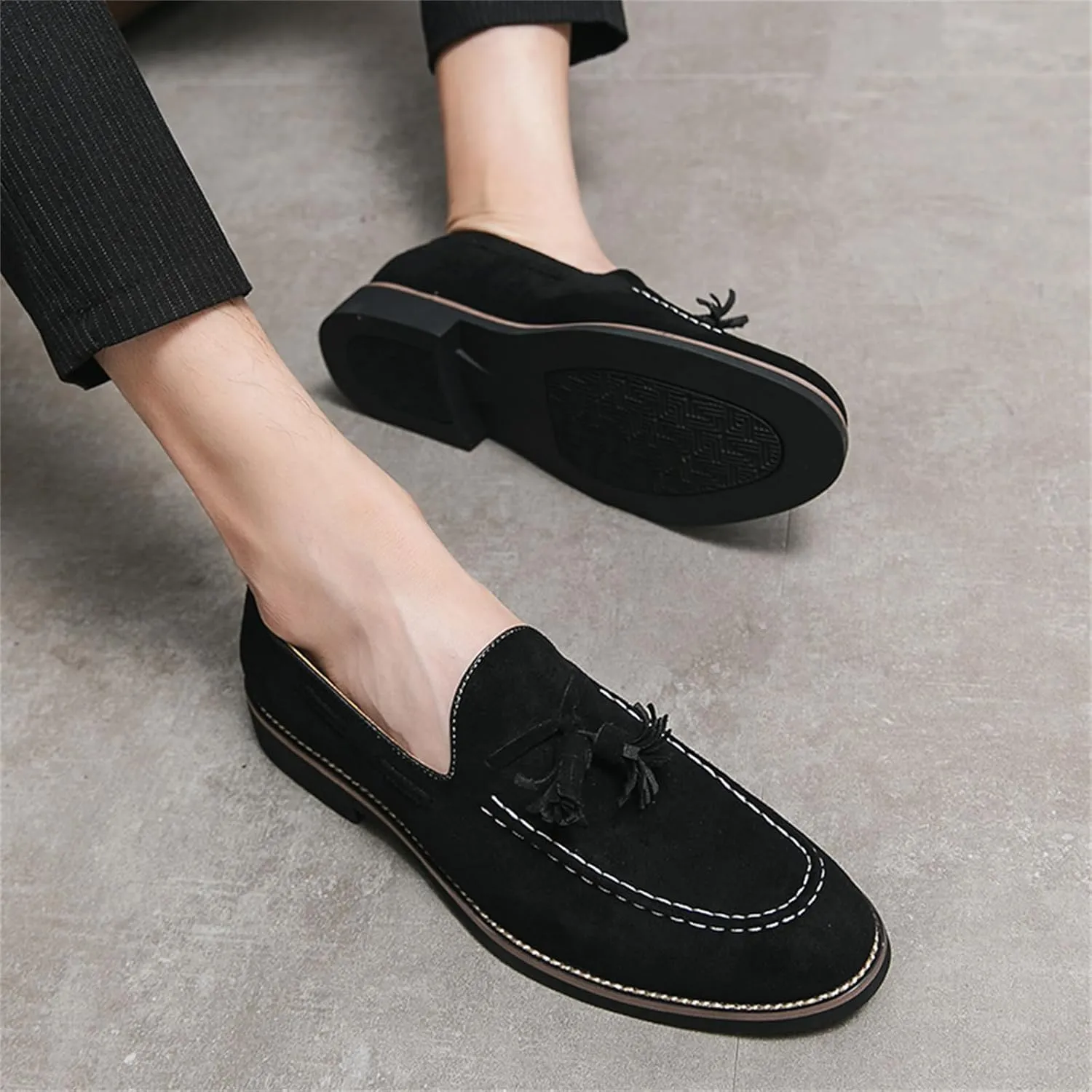 Men's Tassel Suede Slip-on Loafers Vintage Noble Velvet Pointed Toe Flats Smoking Slippers Prom Party Wedding Penny Shoes