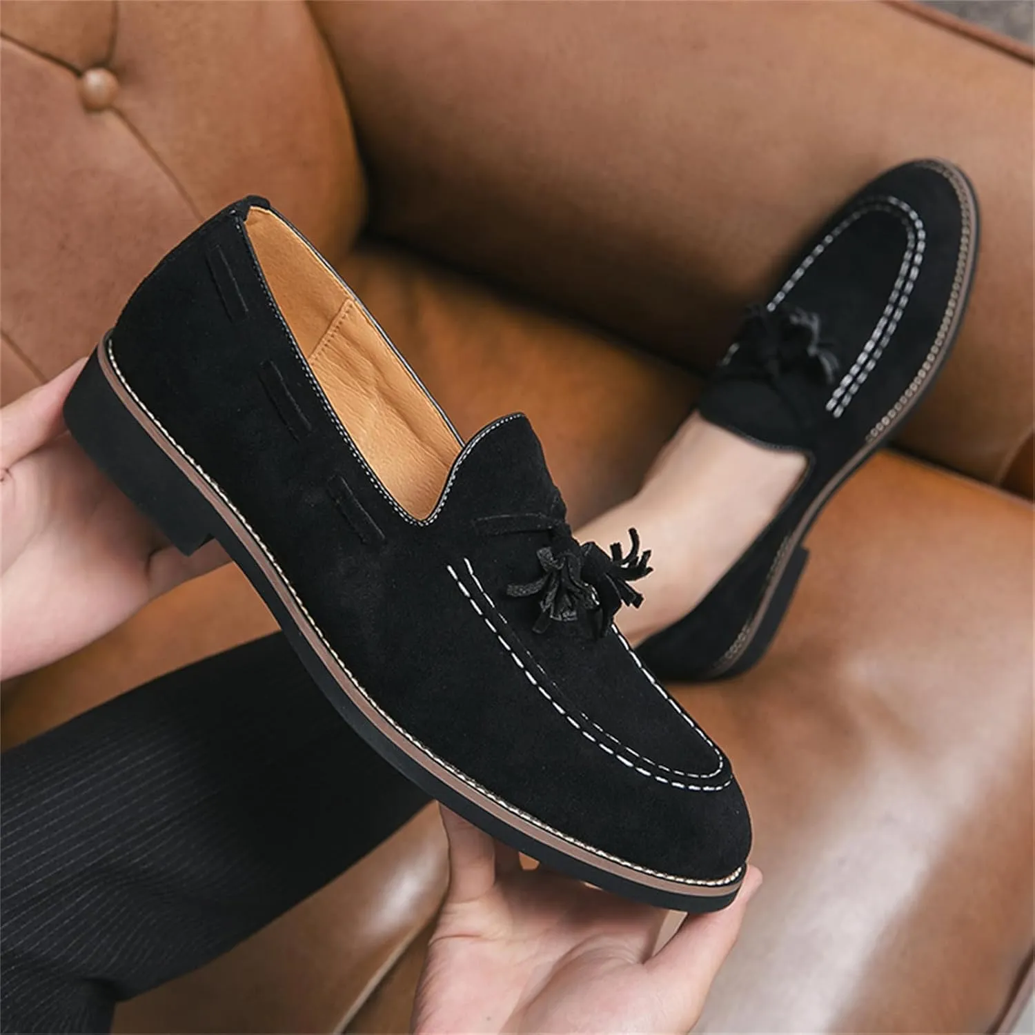 Men's Tassel Suede Slip-on Loafers Vintage Noble Velvet Pointed Toe Flats Smoking Slippers Prom Party Wedding Penny Shoes