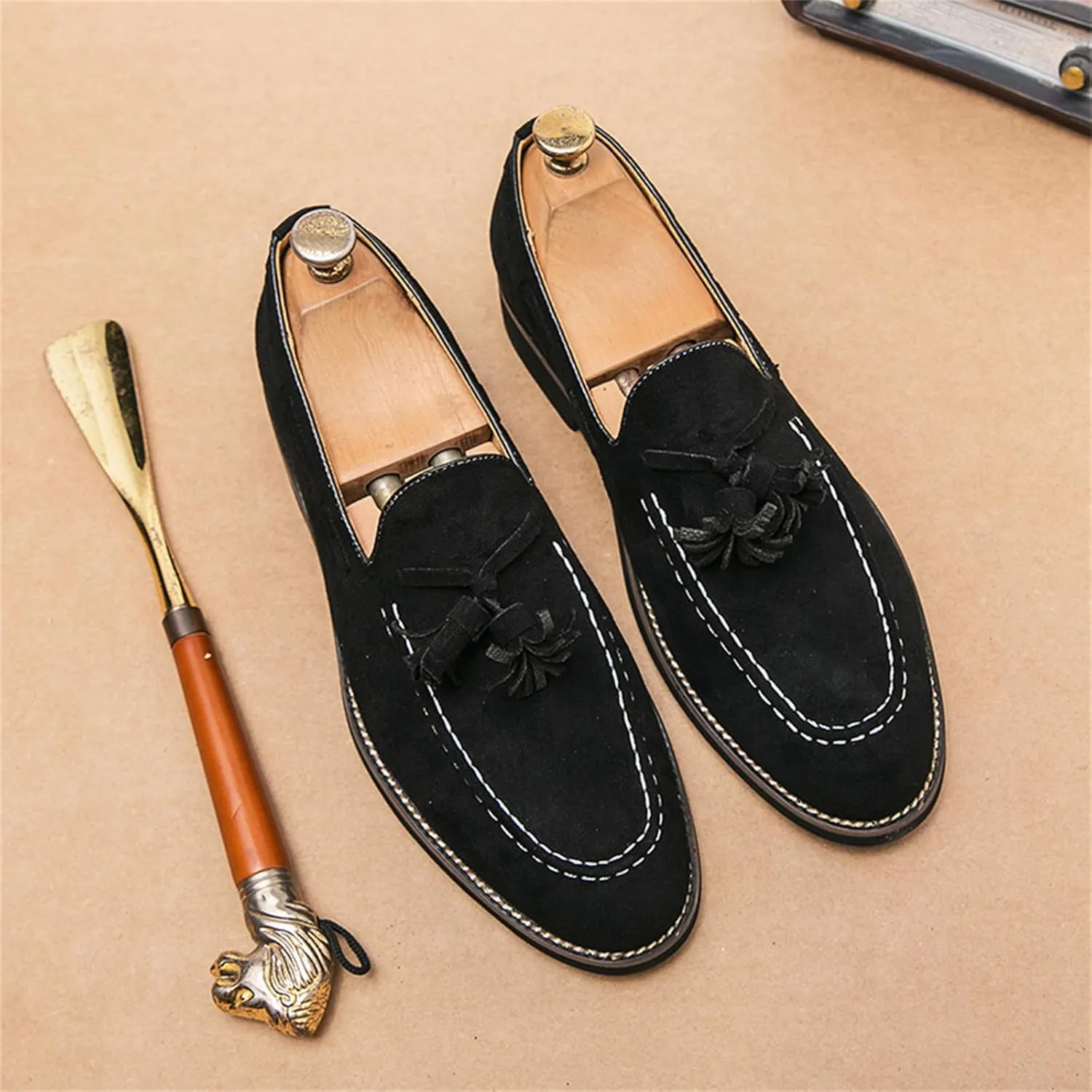 Men's Tassel Suede Slip-on Loafers Vintage Noble Velvet Pointed Toe Flats Smoking Slippers Prom Party Wedding Penny Shoes