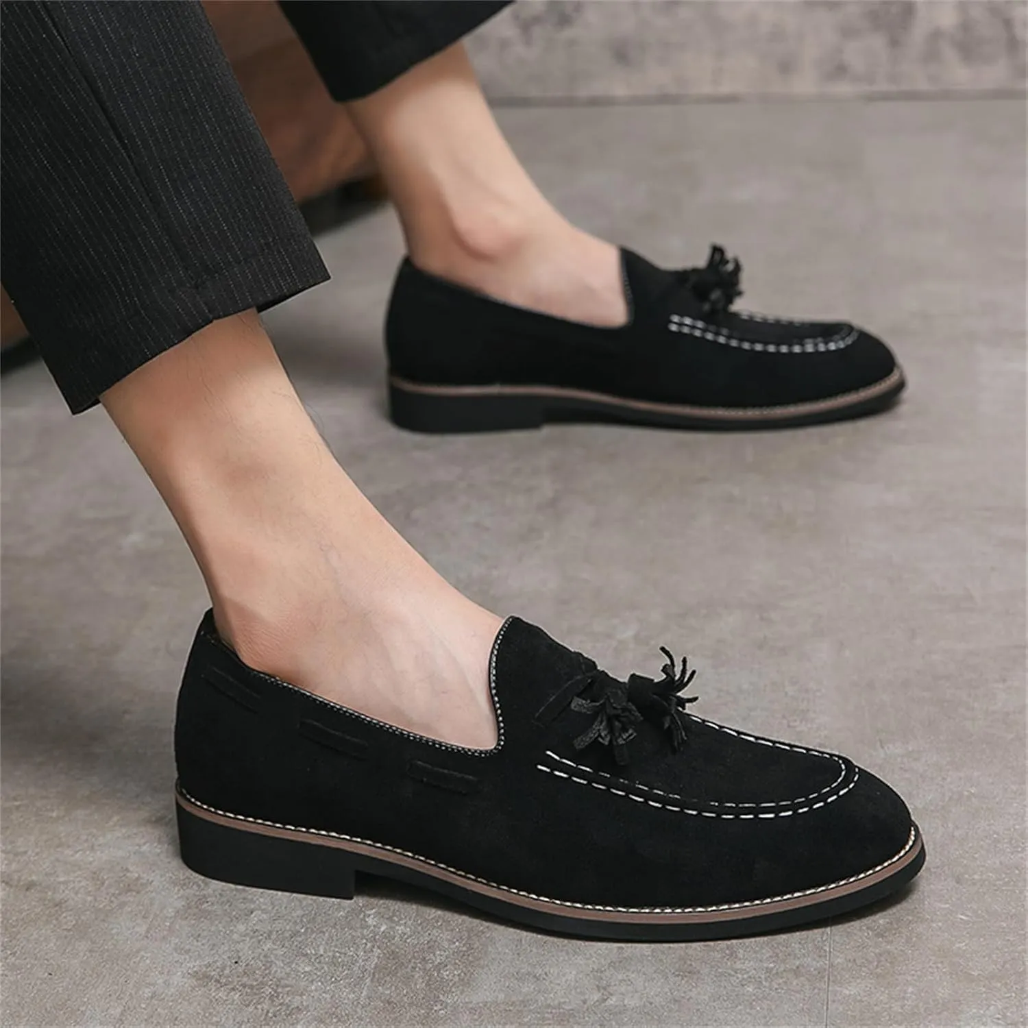 Men's Tassel Suede Slip-on Loafers Vintage Noble Velvet Pointed Toe Flats Smoking Slippers Prom Party Wedding Penny Shoes
