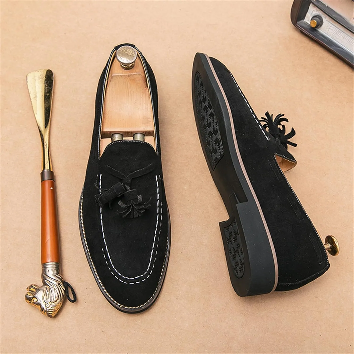 Men's Tassel Suede Slip-on Loafers Vintage Noble Velvet Pointed Toe Flats Smoking Slippers Prom Party Wedding Penny Shoes