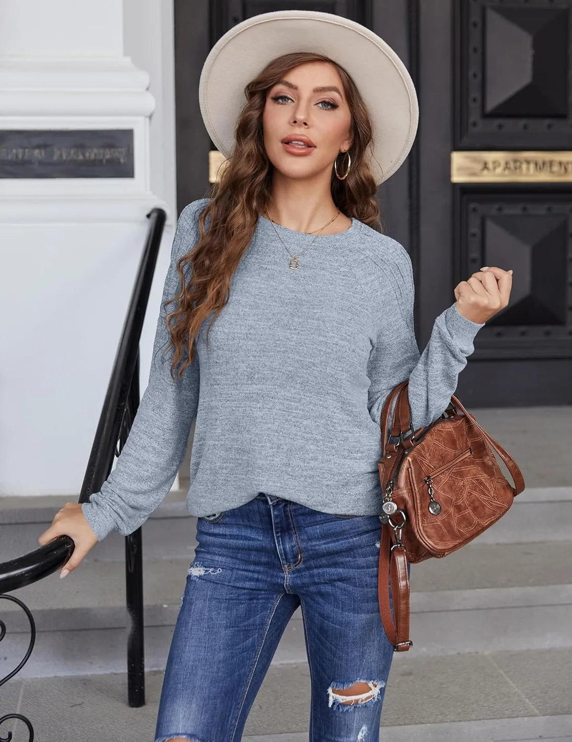 Sweatshirts for Women Trendy Crewneck Pleated Tunic Shirts Long Sleeve Fall Tops Fashion 2024