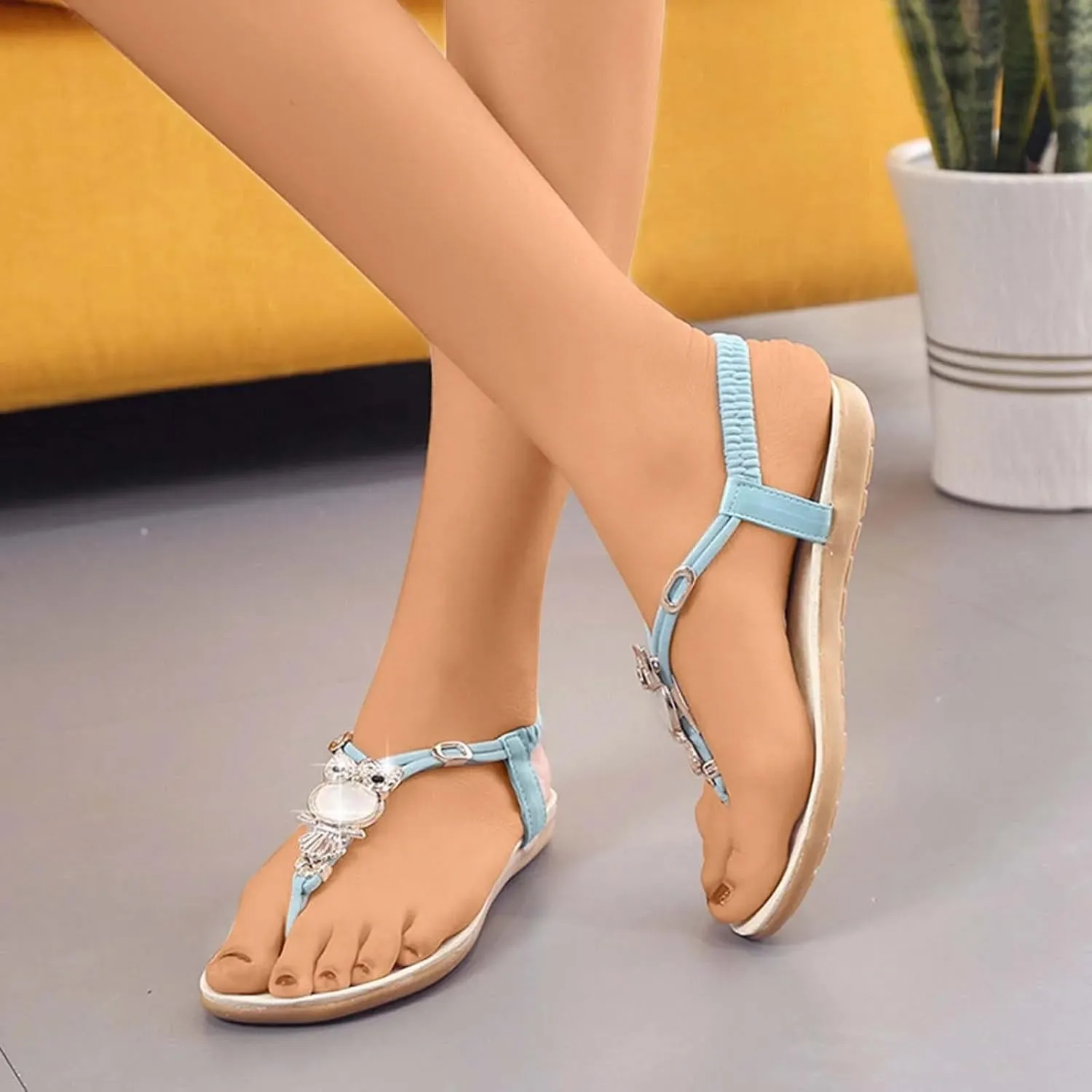 ZSpzx Boho Flat Flip Flops for Women 2025,Summer Clip Toe T-Strap Rhinestones Sparkly Low Heels Wide Width Sandals Ladies Comfortable Non-Slip Cushion Footbed Shoes for Daily Wear Party Beach