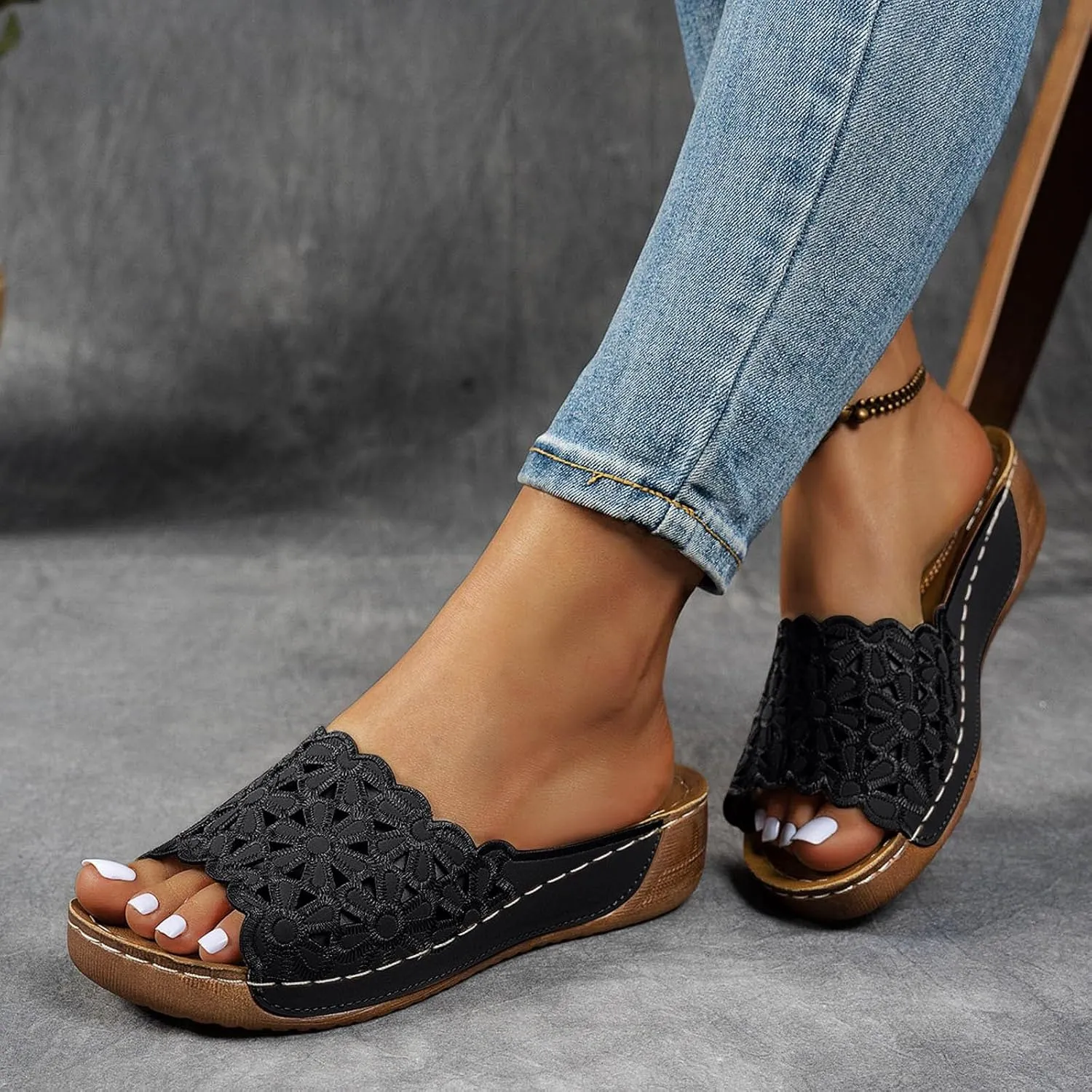 ZSpzx Platform Wedge Sandals for Women 2025 Wide Width Cutout Peep Toe Cushion Footbed Slides Low Heel Slip On Non-Slip Comfortable Casual Shoes Plantar Fasciitis Recovery Mules for Outdoor Indoor